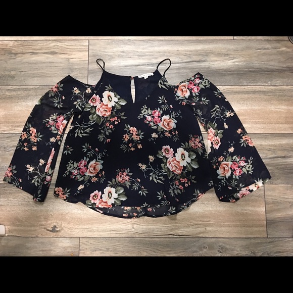 Fashionable Cold Shoulder Top - Picture 2 of 7